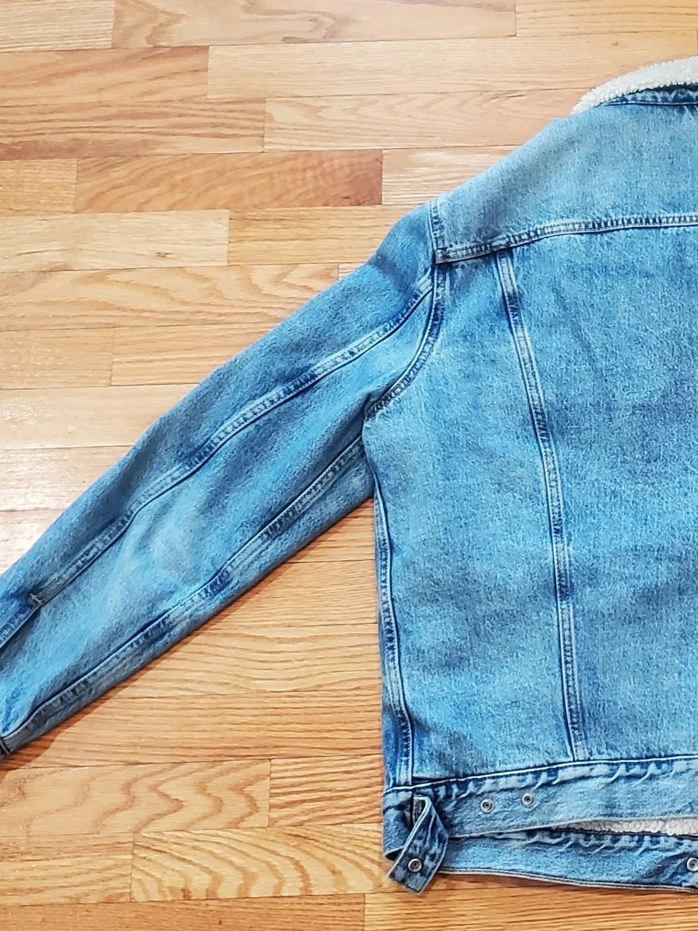 Levi's Blue Denim Jacket with Cream Sherpa Lining - Picture 3 of 8